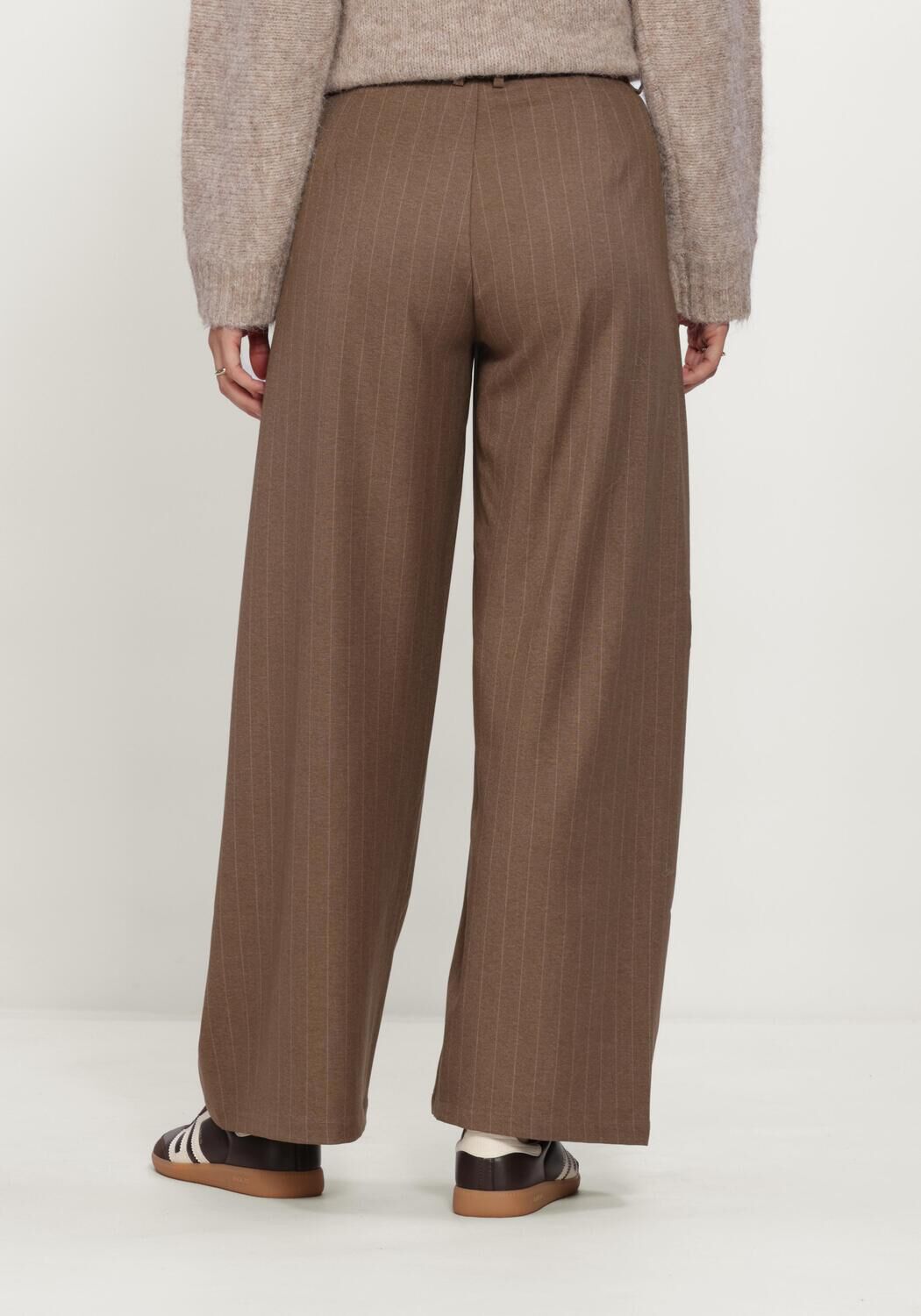 Bruine NEO NOIR Pantalon ESSIALL PINSTRIPE PANTS - large