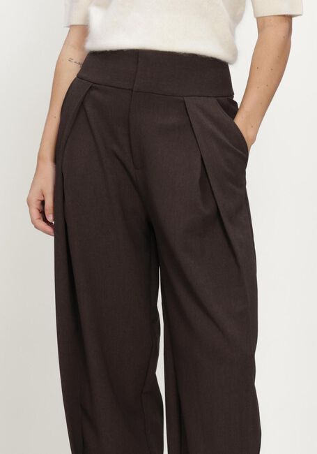 Bruine HAUTE L'AMITI&Eacute; Broeken ZEPPE PLEAT TALL PANT - large