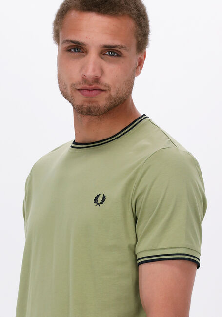 Groene FRED PERRY T-shirt TWIN TIPPED T-SHIRT - large
