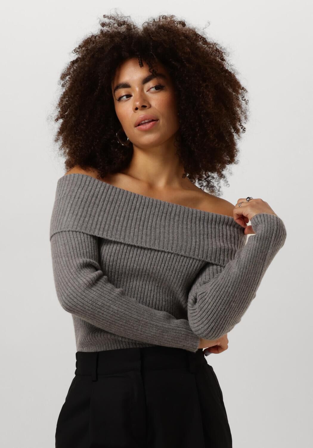 Grijze MINUS Trui FAME OFF SHOULDER KNIT PULLOVER | Omoda
