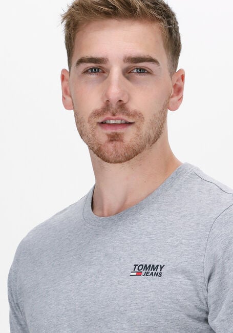 Lichtgrijze TOMMY JEANS T-shirt TJM REGULAR CORP LOGO C NECK - large