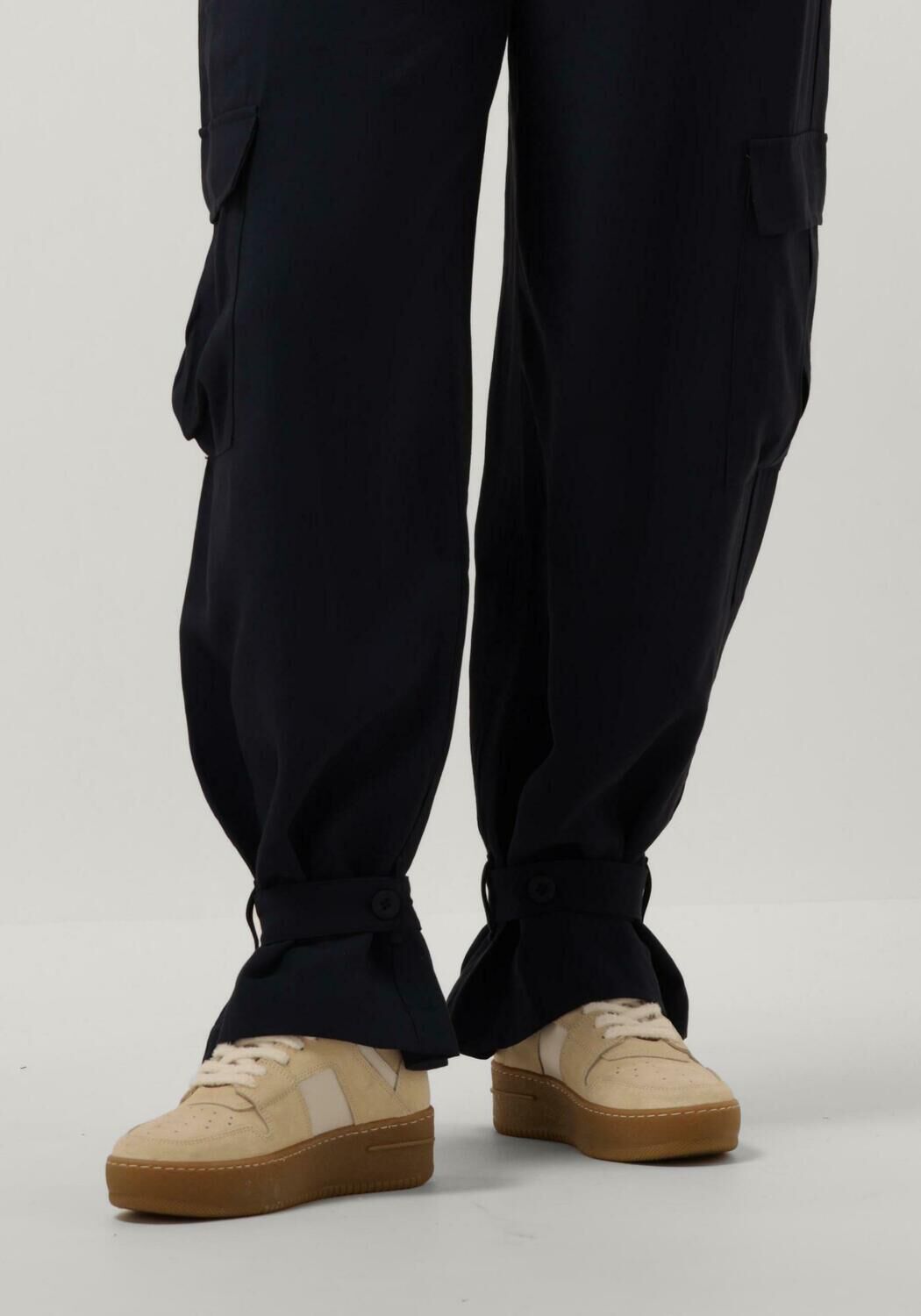 Beige OFF THE PITCH Lage sneakers MOCHA - large