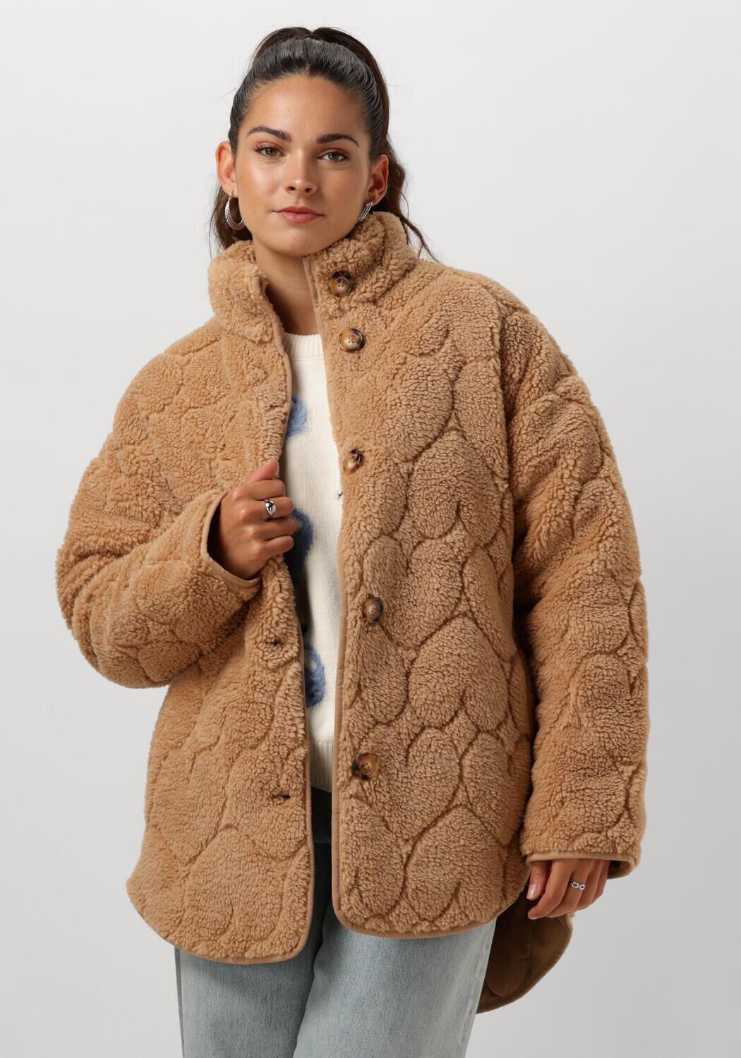 Fabienne Chapot teddy winterjas met hartjes beige
