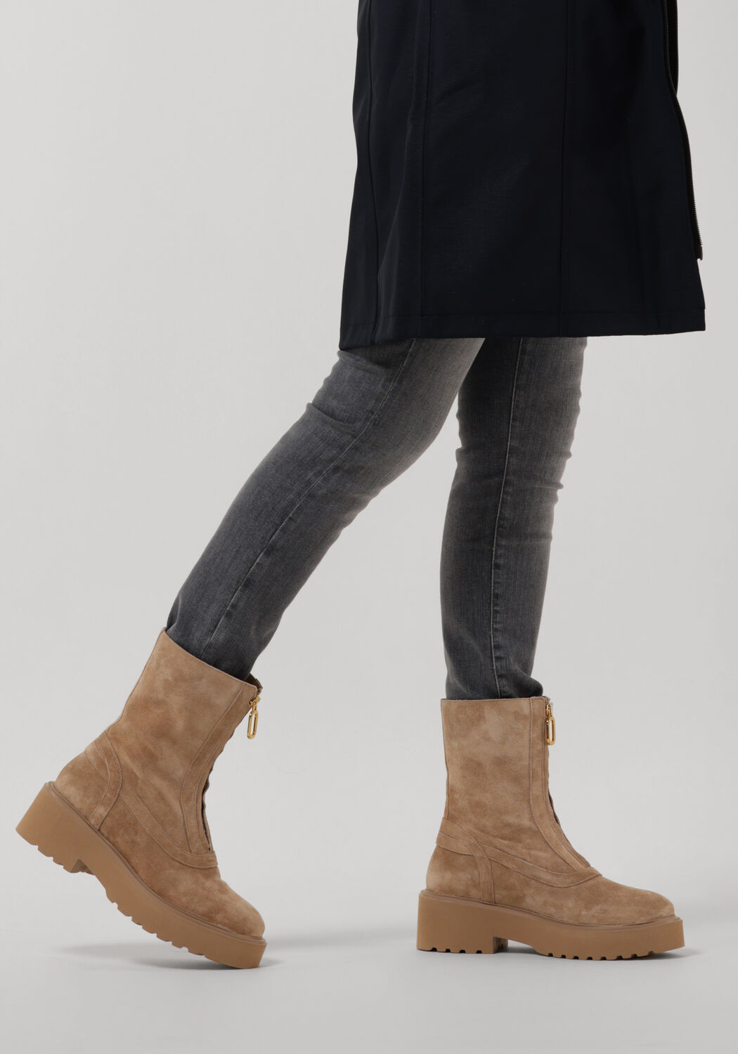 Taupe VIA VAI Enkelboots BOBBI STRIP | Omoda