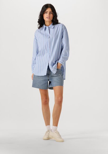 Lichtblauwe MY ESSENTIAL WARDROBE T-shirt KIONAMW BOXY SHIRT - large