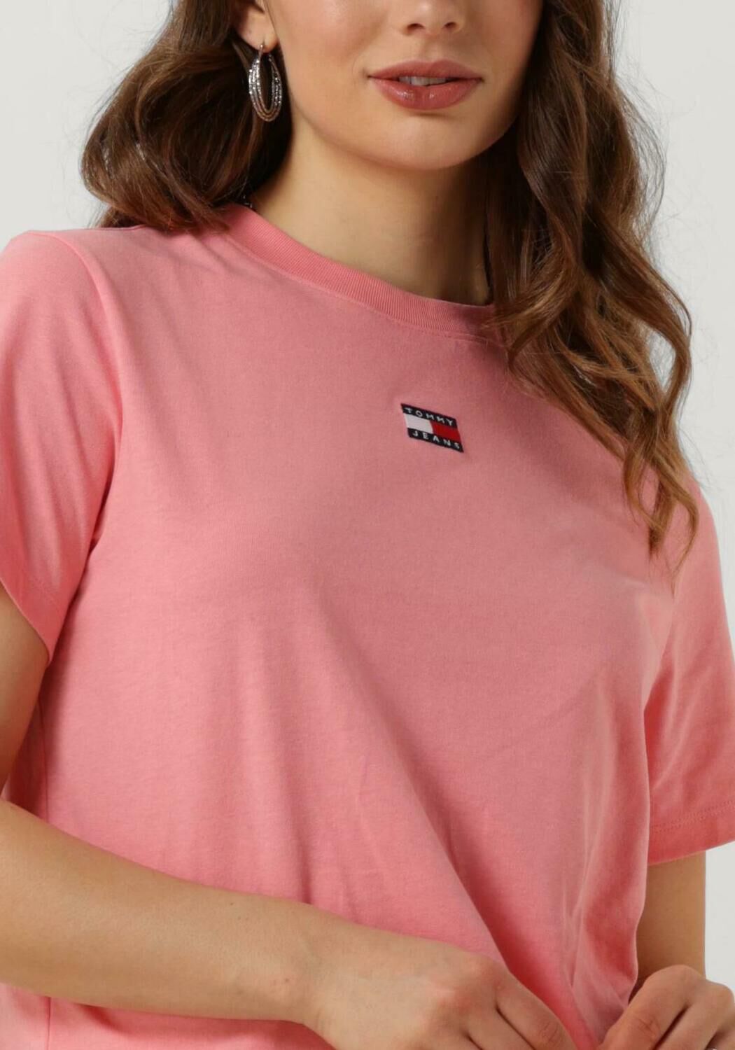TOMMY JEANS Dames Tops & T-shirts Tjw Bxy Badge Tee Roze