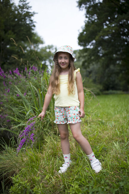 Koraal MOODSTREET Broeken SHORT WITH FRILLS AOP STRAWBERRIES - large