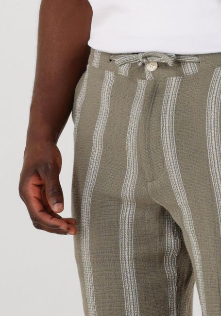 Khaki SELECTED HOMME Korte broek SLHREGSAL SHORTS - large