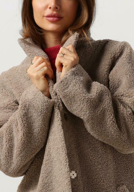 Taupe MINUS Teddy jas SAIDIE VEGAN FUR COAT - large