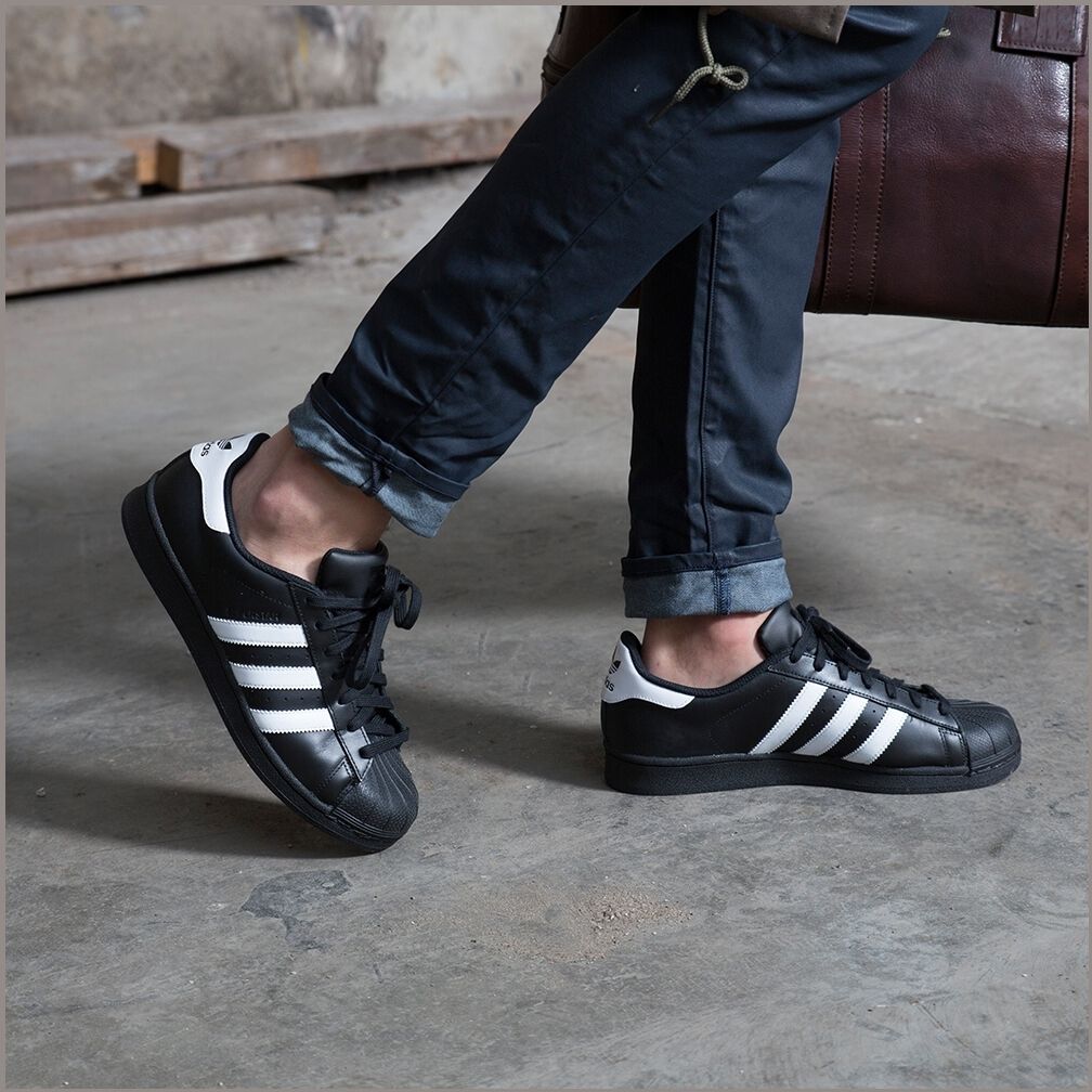 Zwarte ADIDAS Lage sneakers SUPERSTAR HEREN - large