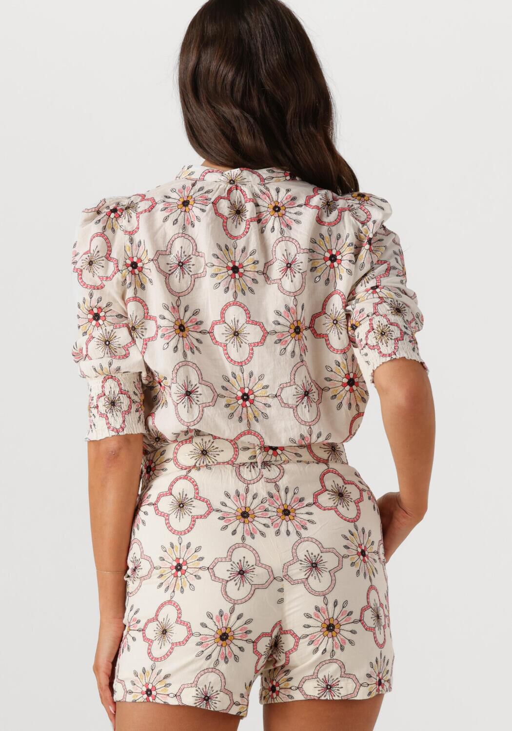 EST'SEVEN Dames Blouses Alijah Blouse Batik Beige