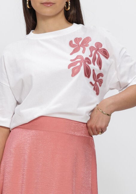 Witte JANSEN AMSTERDAM Tops & T-shirts RILEY SHIRT CO 184 SHORT SLEEVE WIDE FIT SATIN EMBROIDERY FLOWER - large