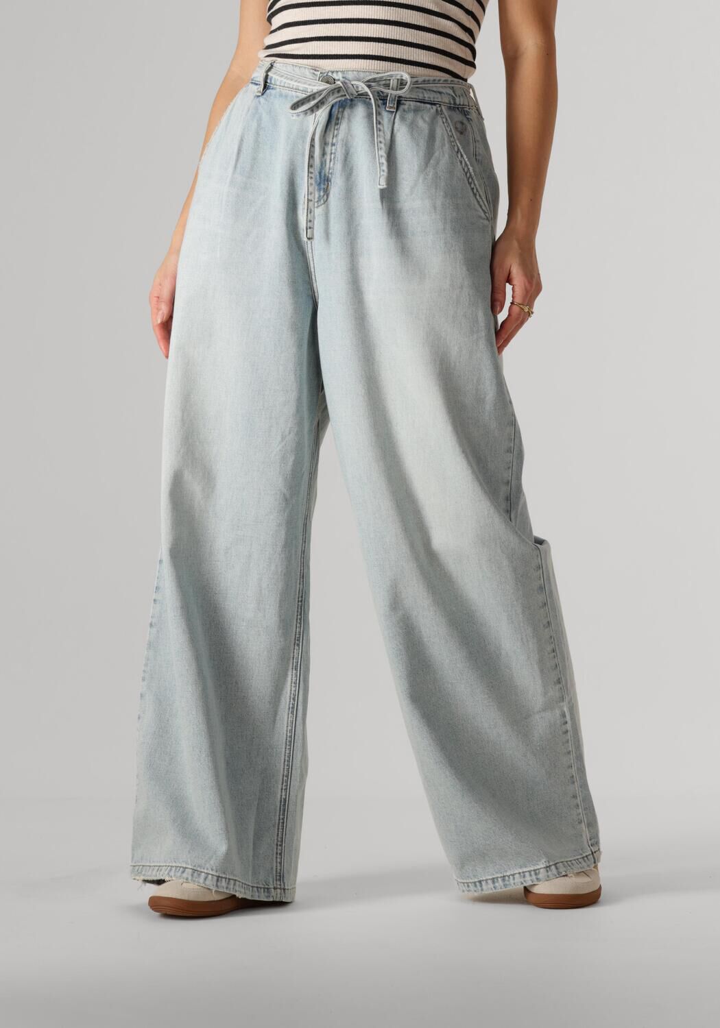 CIRCLE OF TRUST Dames Jeans Kenzi Wide Leg Blauw