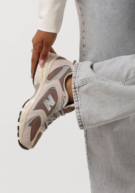 Bruine NEW BALANCE Lage sneakers MR530 D Bruine NEW BALANCE Lage sneakers MR530 D - large