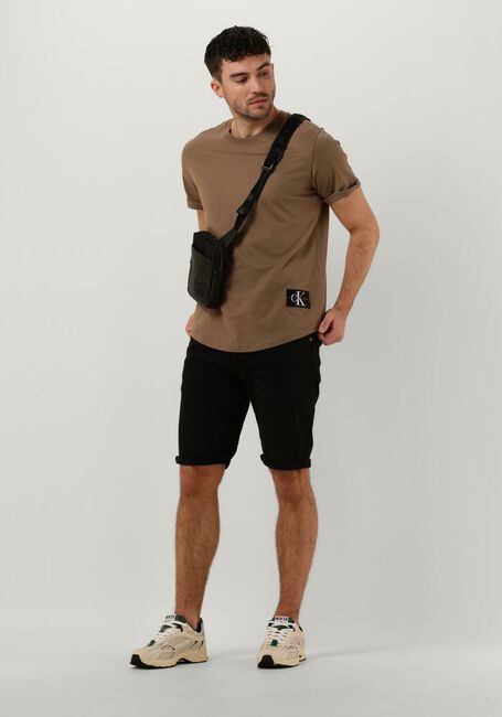 Bruine CALVIN KLEIN T-shirt BADGE TURN UP SLEEVE - large