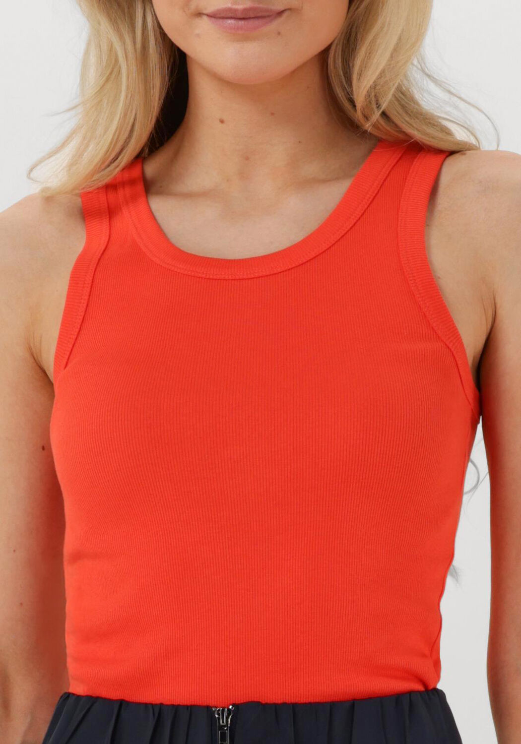 KNIT-TED Dames Tops & T-shirts Ella Oranje