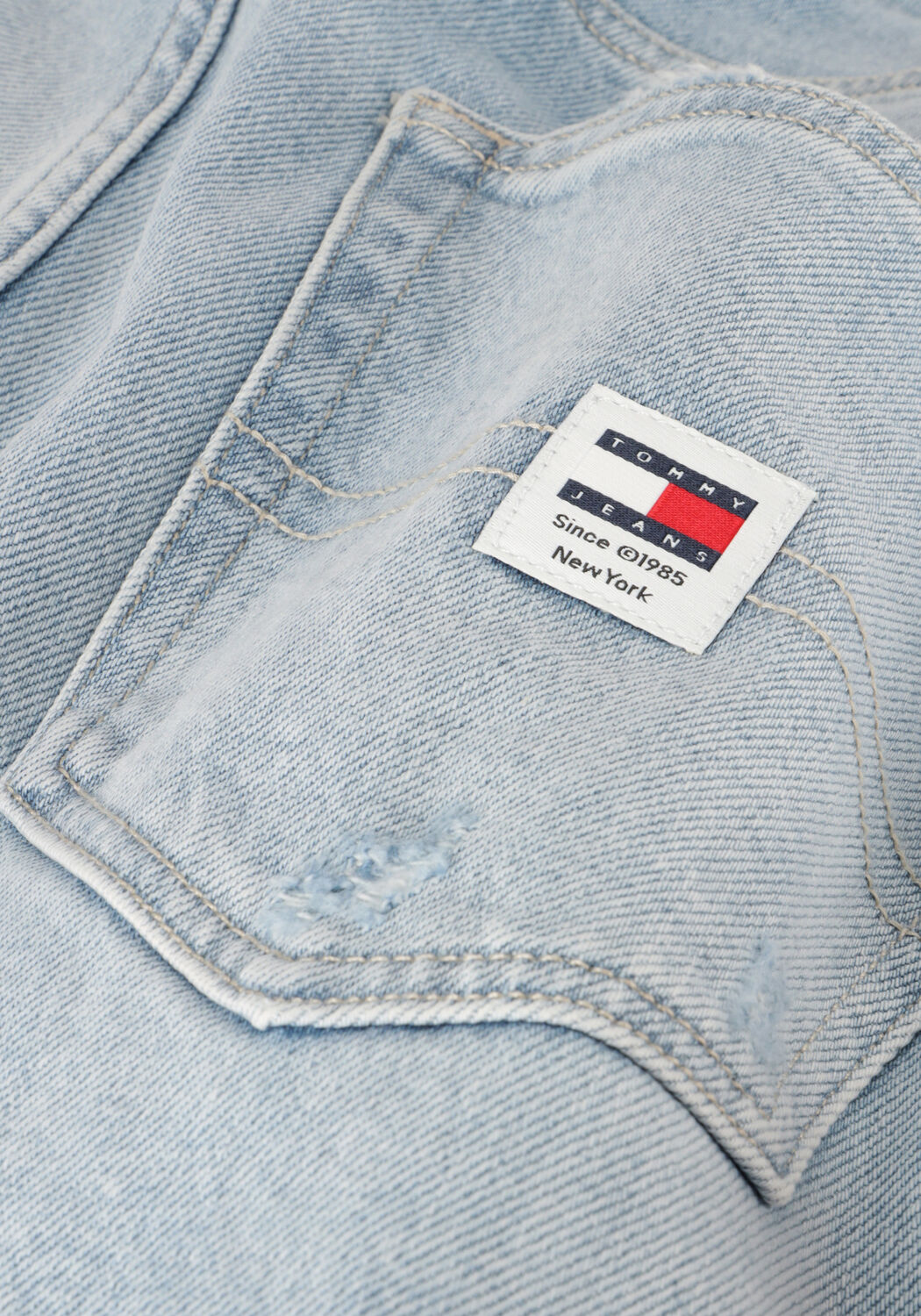 Lichtblauwe TOMMY JEANS Straight leg jeans DAD JEAN RGLR TPRD - large