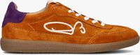 Oranje FRED DE LA BRETONIERE Lage sneakers PEARL SIGN - medium