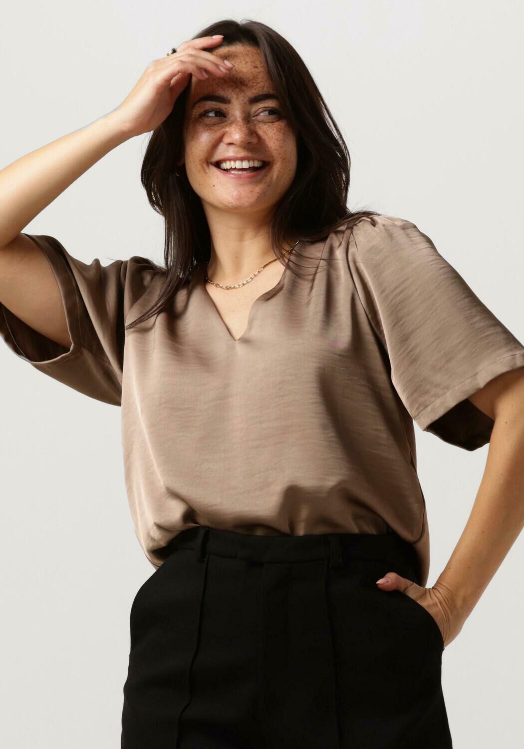 NEO NOIR Dames Blouses Largo Heavy Sateen Blouse Taupe
