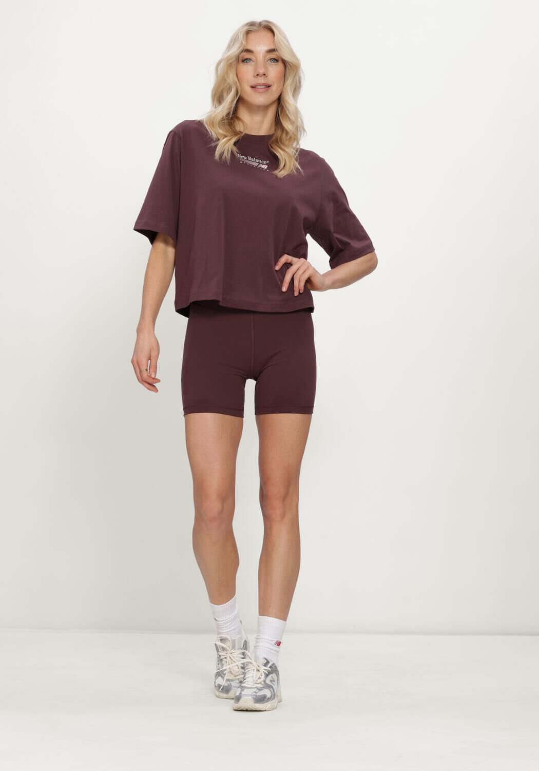 NEW BALANCE Dames Tops & T-shirts Trackside Relaxed T-shirt Bordeaux