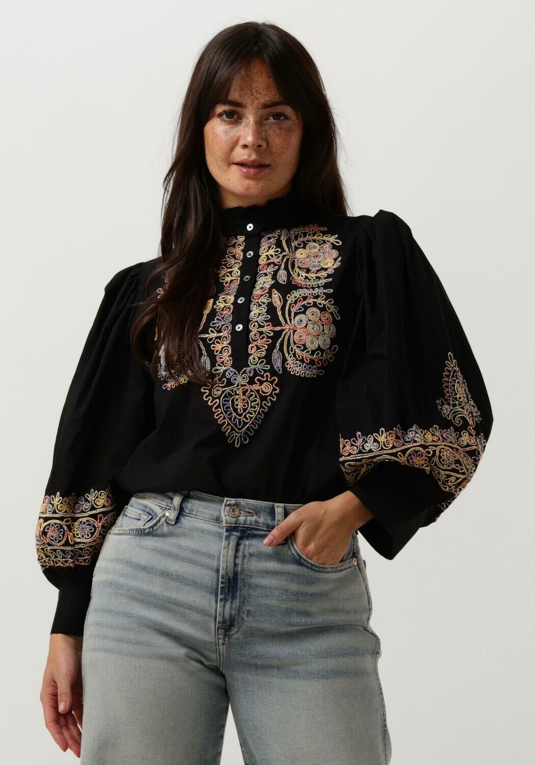 Antik batik Met de hand geborduurde blouse Neil Black Dames