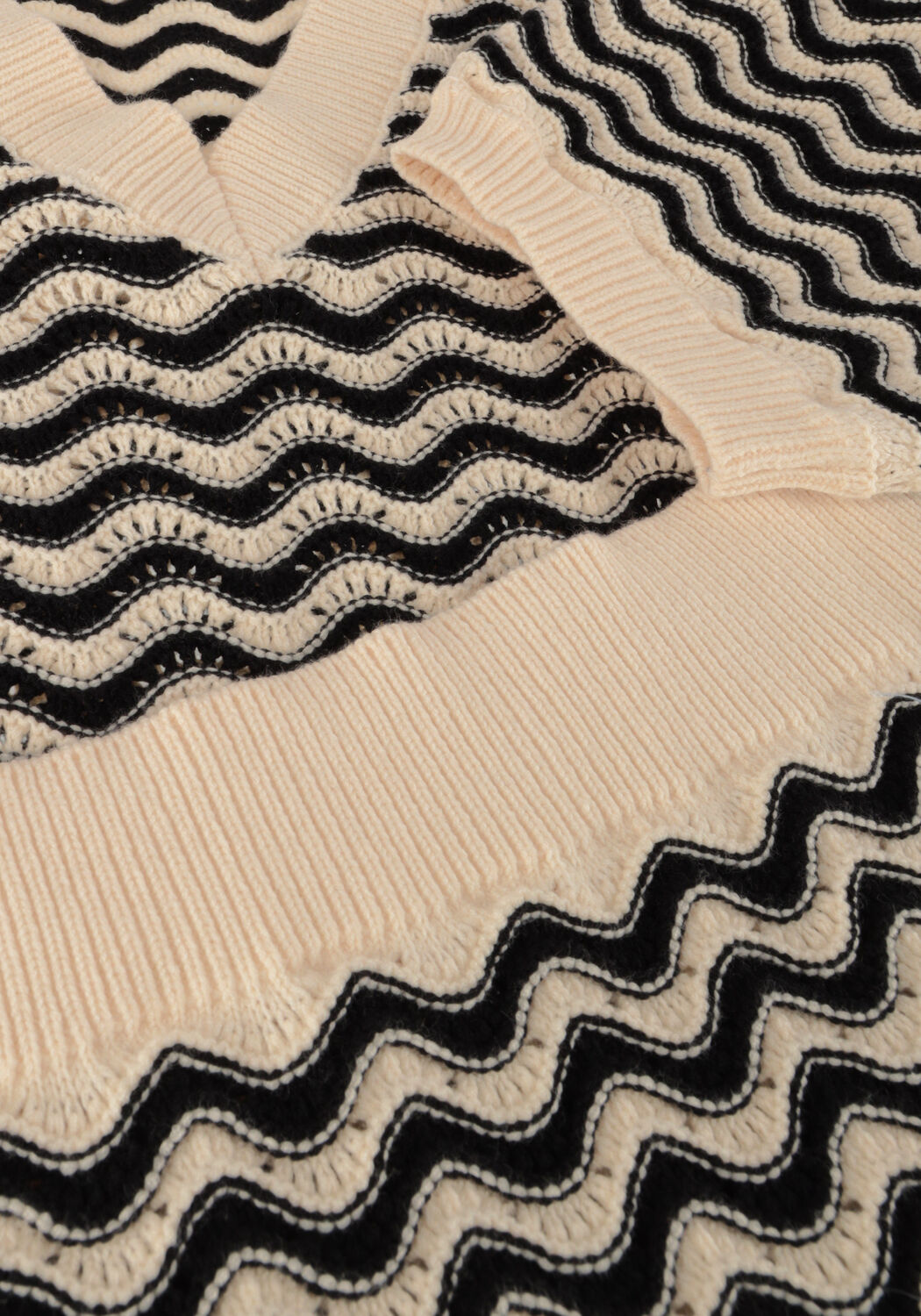 Zwarte MINUS T-shirt MAIKA 2/4 SLEEVE KNIT T-SHIRT - large