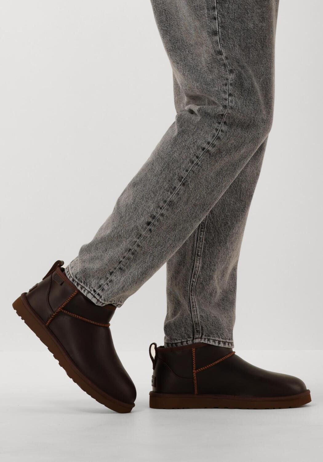 Bruine UGG Vachtlaarzen CLASSIC ULTR MINI LTHR - large