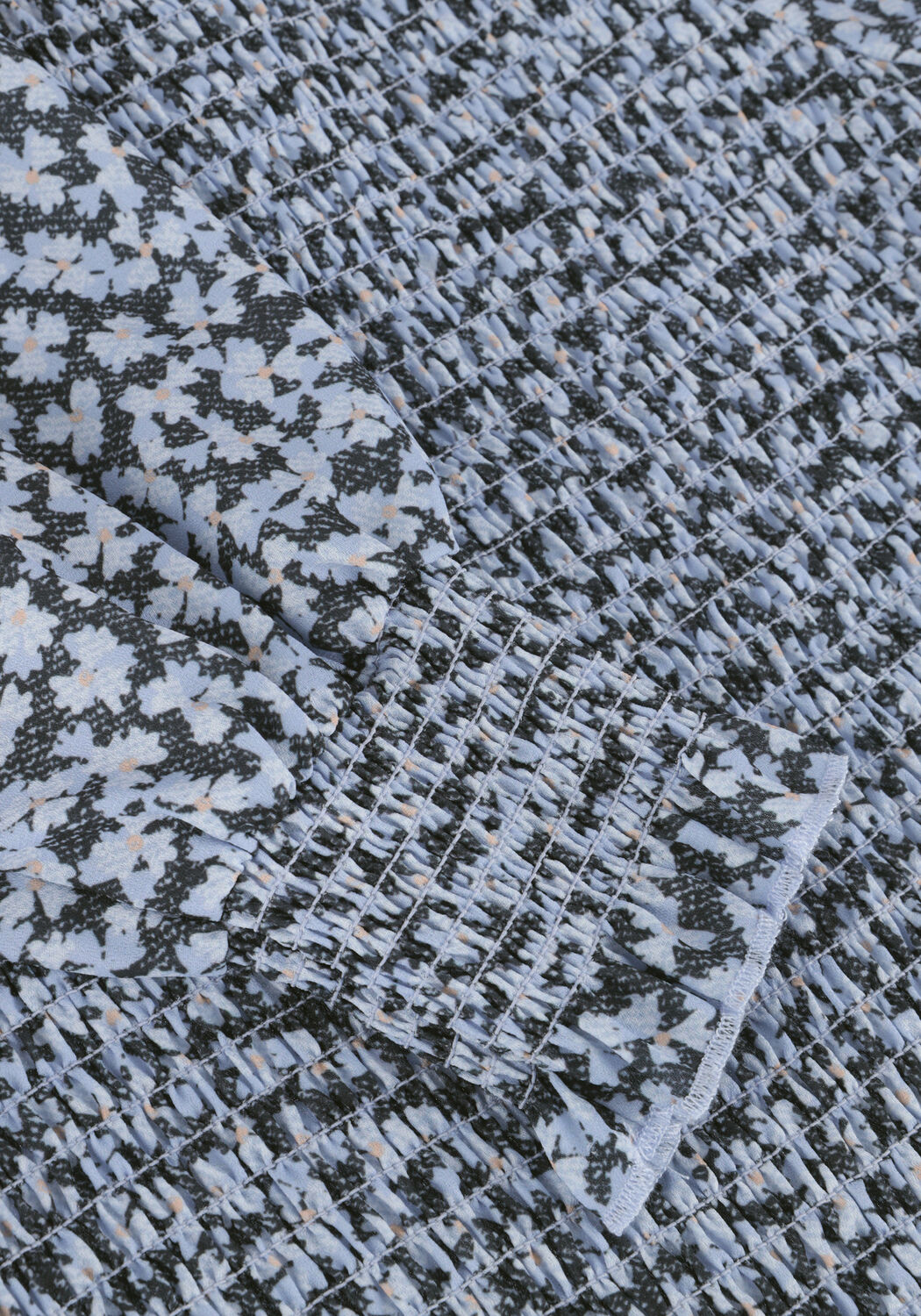 Blauwe NOBELL Blouses TESSA SMOCKED DENIM FLOWER BLOUSE - large