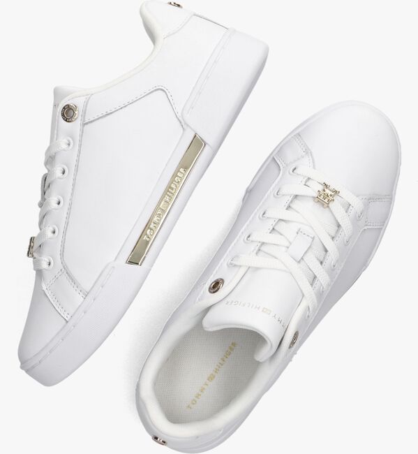 Witte TOMMY HILFIGER Lage sneakers COURT SNEAKER WITH LACE HARDWARE - large