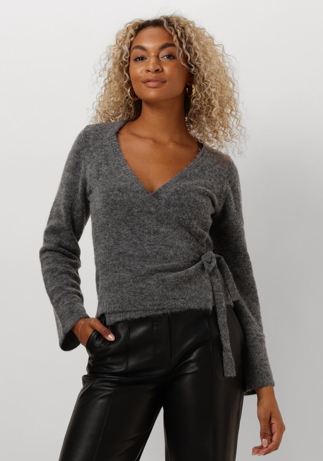 Envii Grijze V-Strikvest voor Stijlvol Comfort Gray Dames