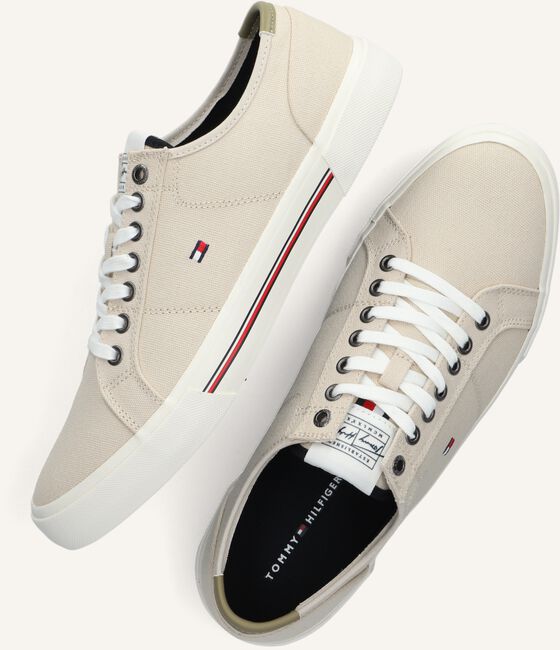 Beige TOMMY HILFIGER Lage sneakers CORE CORPORATE C Beige TOMMY HILFIGER Lage sneakers CORE CORPORATE C - large