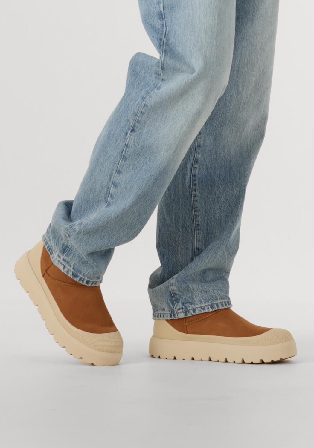 Camel UGG Boots M ULTRA MINI WEATHER HYBRID - large