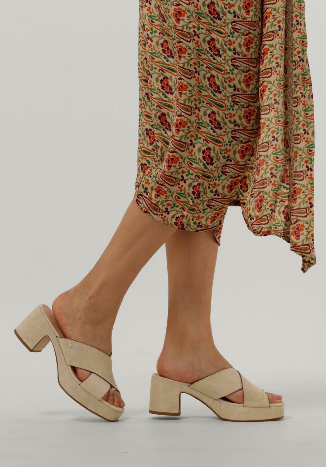 Beige FRED DE LA BRETONIERE Muiltjes 163010184 - large