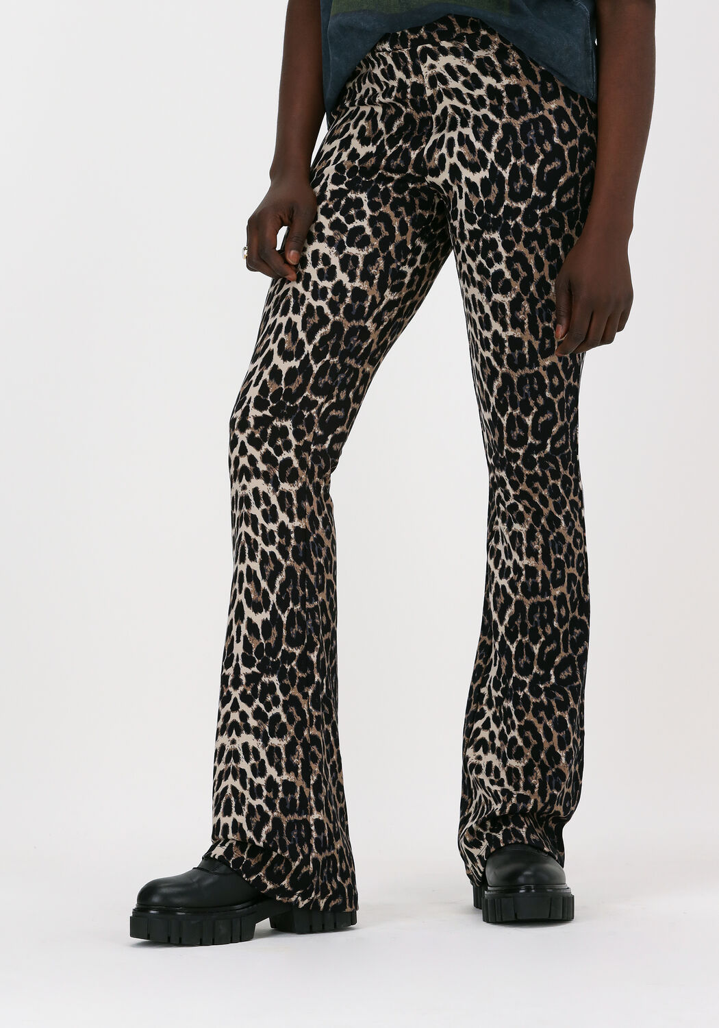 Leopard ALIX THE LABEL Flared broek ANIMAL FLAIRED PANT | Omoda