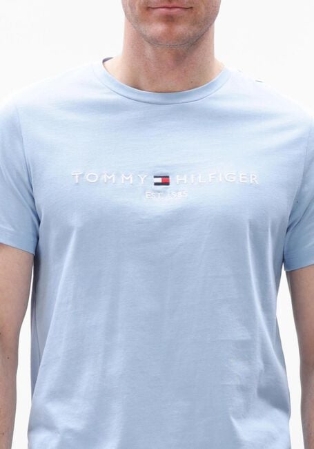 Lichtblauwe TOMMY HILFIGER T-shirt TOMMY LOGO TEE - large