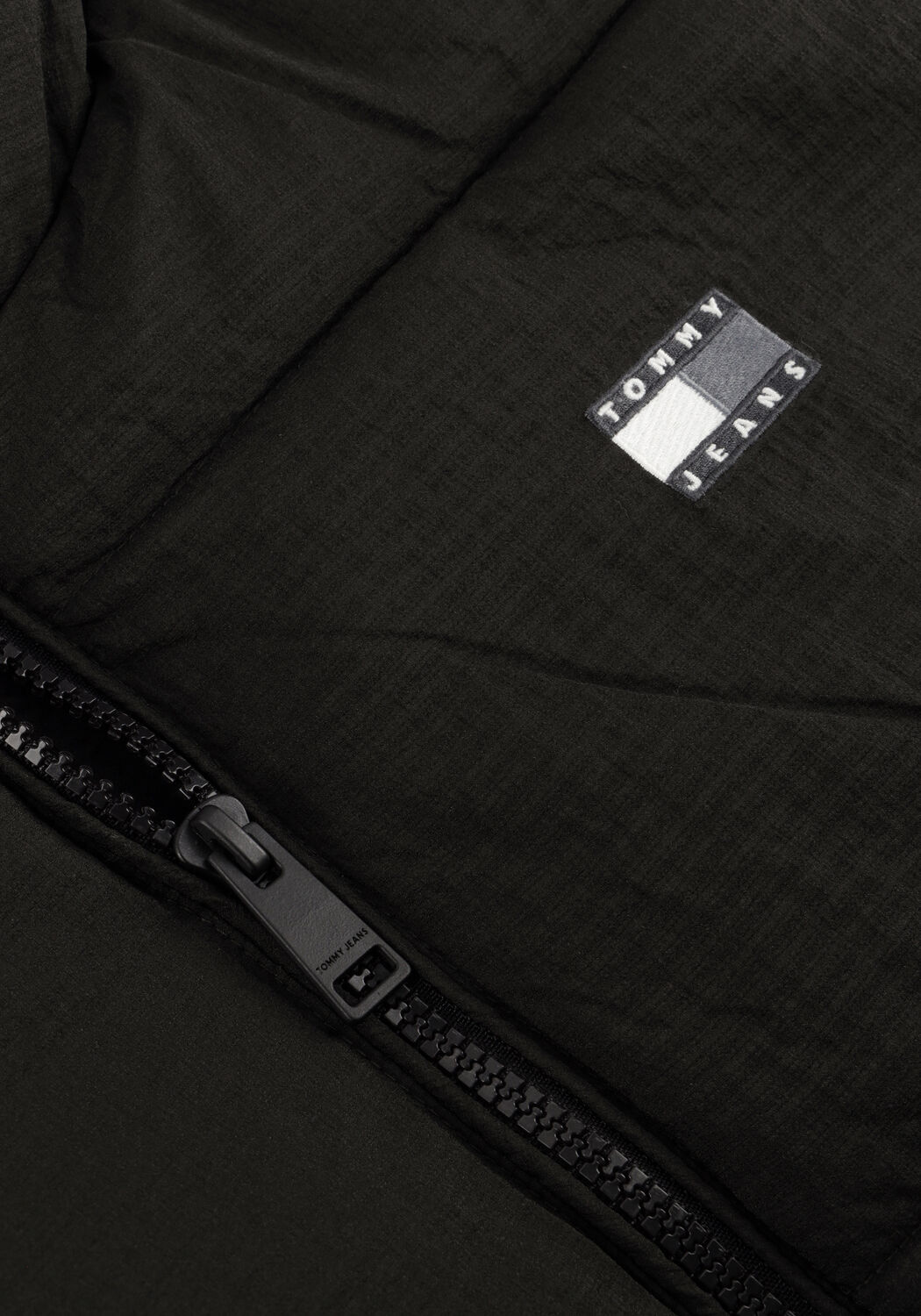 Zwarte TOMMY JEANS Gewatteerde jas TJW HOODED PUFFER JACKET - large