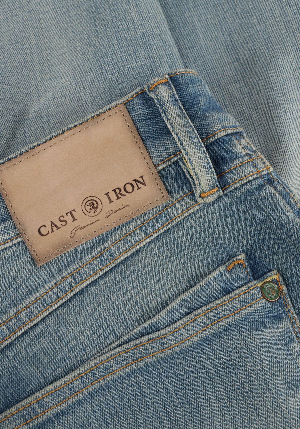 Blauwe CAST IRON Tapered jeans SHIFTBACK TAPERED DESERT SAND FINISH - large