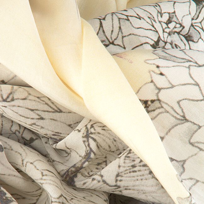 Beige MOMENT IN MAY. Sjaal DANICHE Beige MOMENT IN MAY. Sjaal DANICHE - large