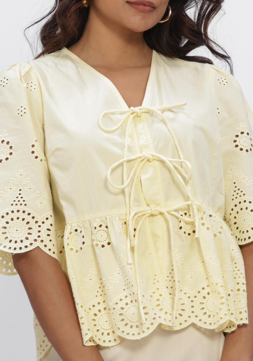 Gele Y.A.S. Blouses YASCORNELIA 2/4 TIE TOP S. NOOS - large