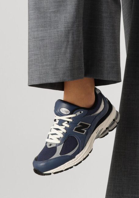 Blauwe NEW BALANCE Lage sneakers M2002 D Blauwe NEW BALANCE Lage sneakers M2002 D - large