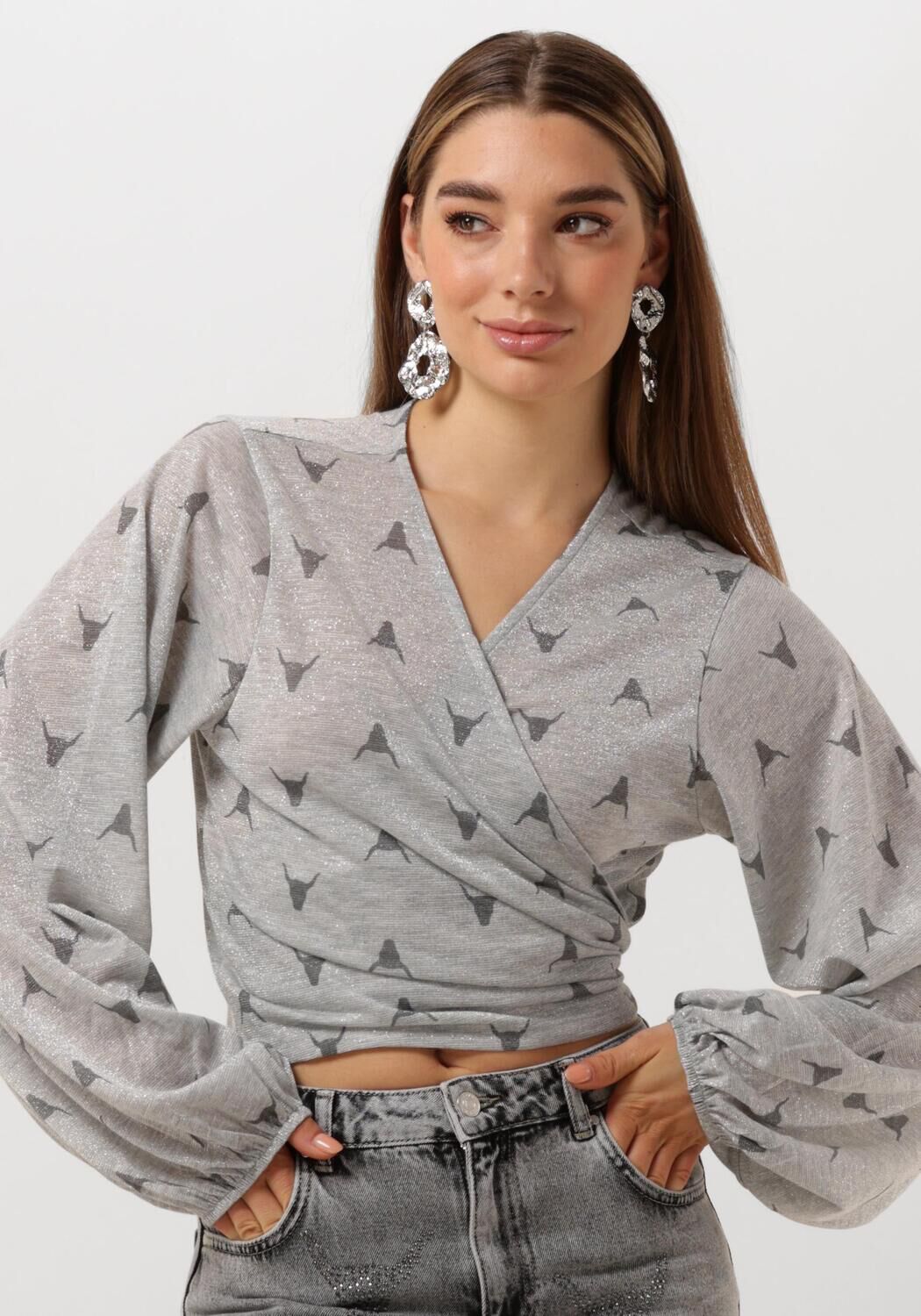 ALIX THE LABEL Dames Tops & T-shirts Ladies Knitted Sheer Bull Wrap Top Zilver