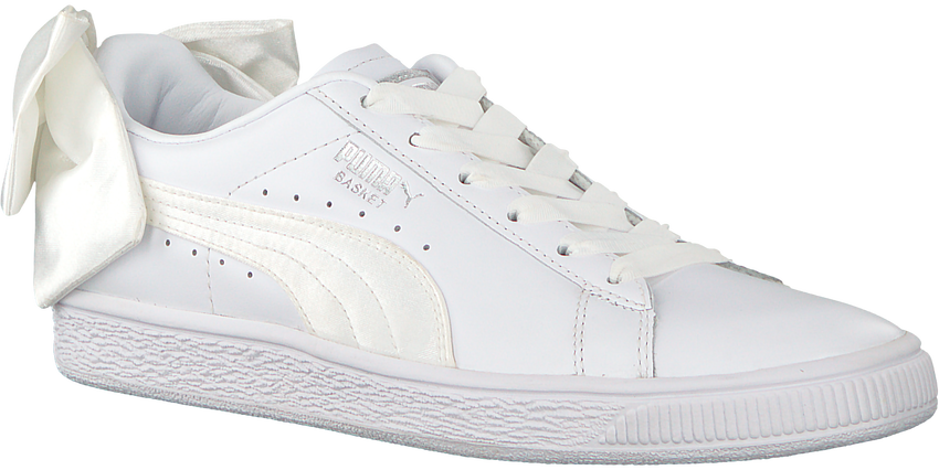 white bow pumas