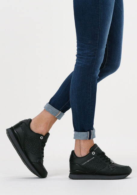Zwarte TOMMY HILFIGER Lage sneakers DRESSY WEDGE Zwarte TOMMY HILFIGER Lage sneakers DRESSY WEDGE - large