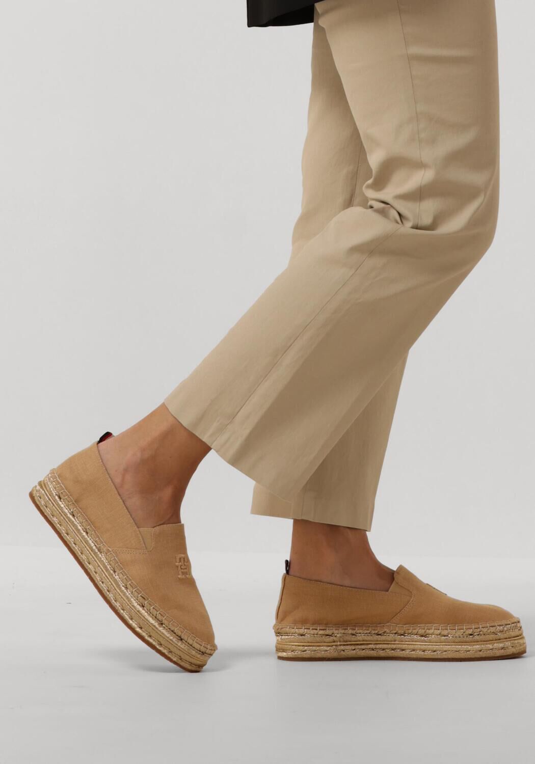 Camel TOMMY HILFIGER Espadrilles TH EMBROIDERED FLATFORM - large