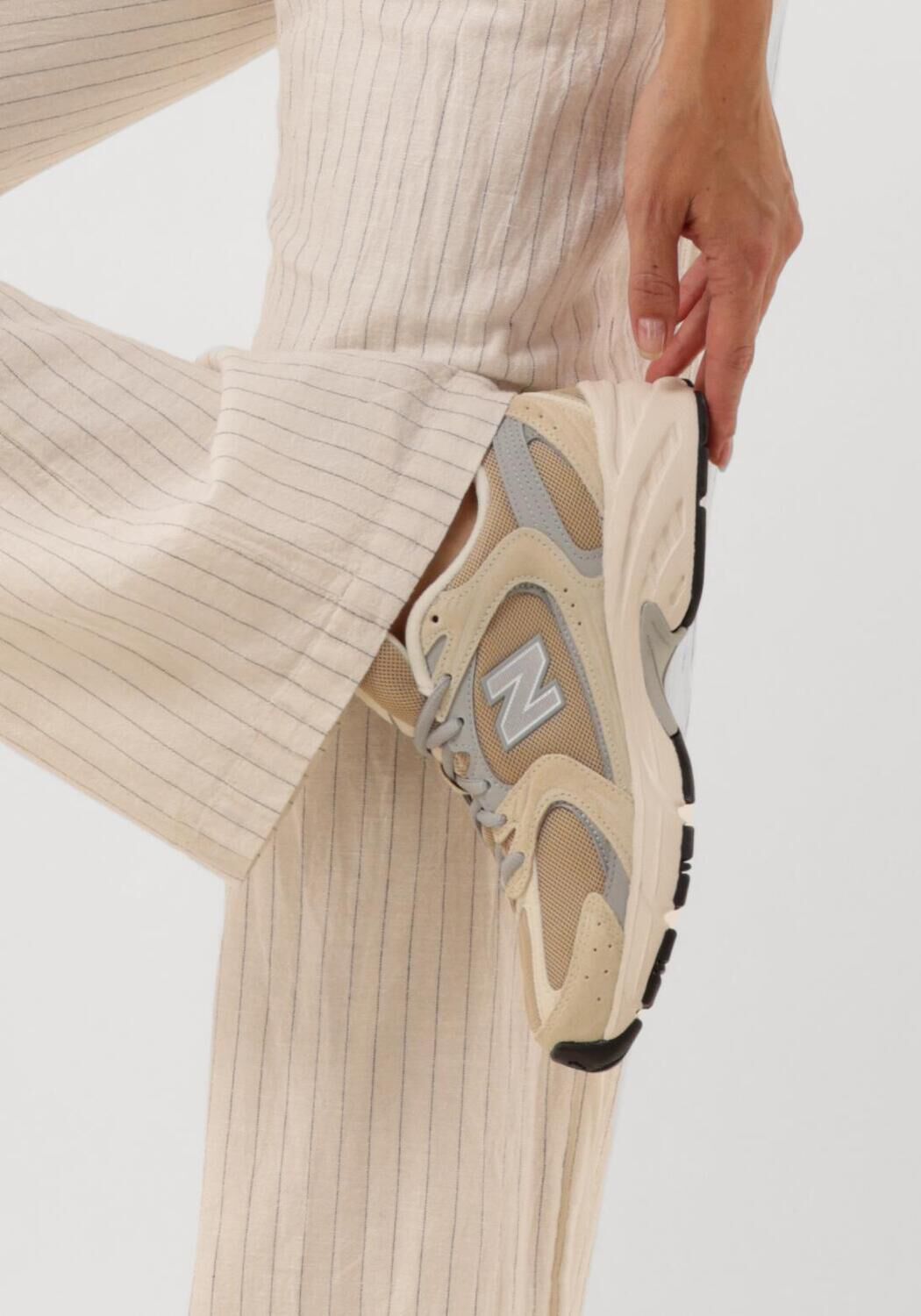 Beige NEW BALANCE Lage sneakers MR530 D - large