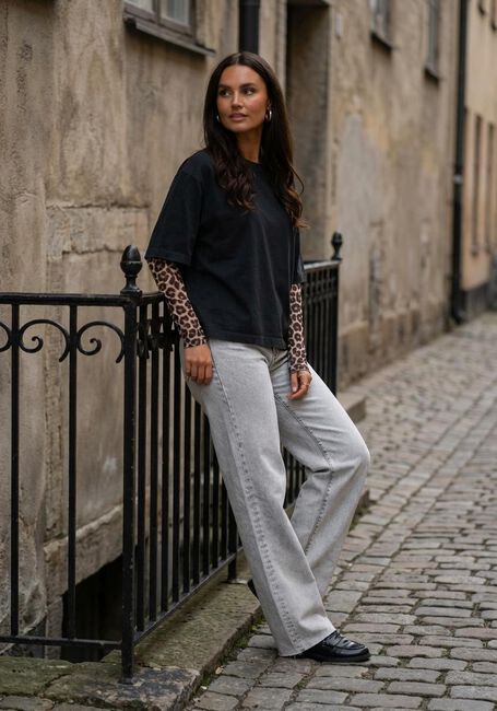Donkergrijze CATWALK JUNKIE T-shirt LOOSE FIT TSHIRT WITH LEOPARD MESH SLEEVES - large