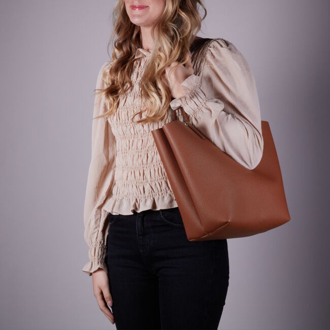 Cognac GUESS Handtas ALBY TOGGLE TOTE Cognac GUESS Handtas ALBY TOGGLE TOTE - large