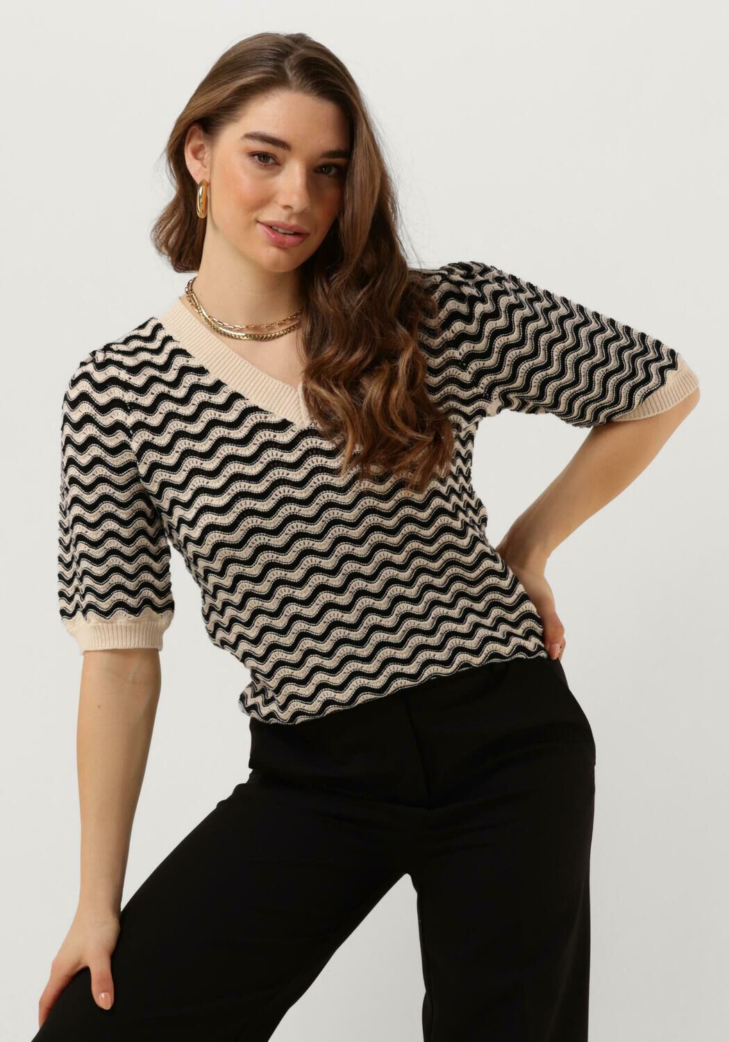 MINUS Dames Tops & T-shirts Maika 2 4 Sleeve Knit T-shirt Zwart