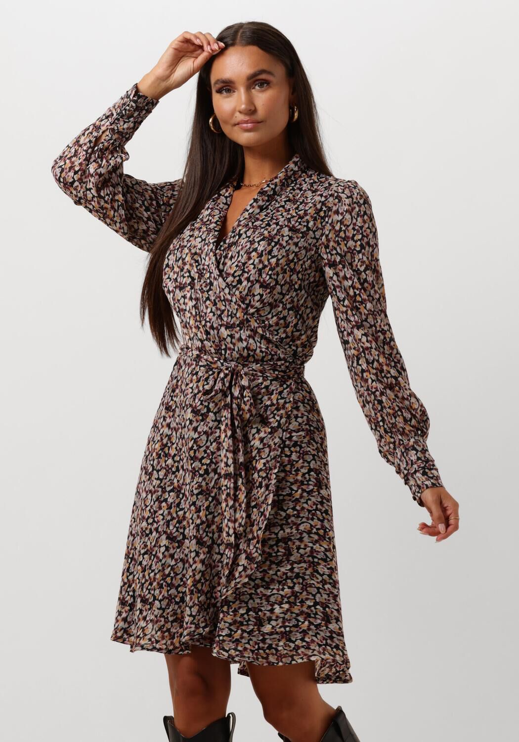 Zwarte NOTRE V Mini jurk NV DOLLY Omoda