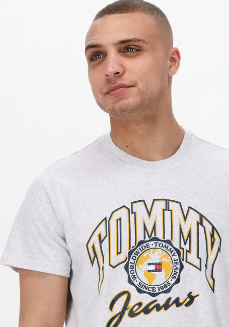 Lichtgrijze TOMMY JEANS T-shirt TJM BOLD COLLEGE GRAPHIC TEE - large